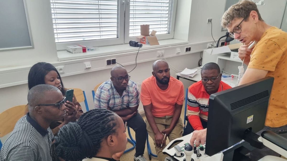 Česko školí experty z východní Afriky na zdravotnickou techniku